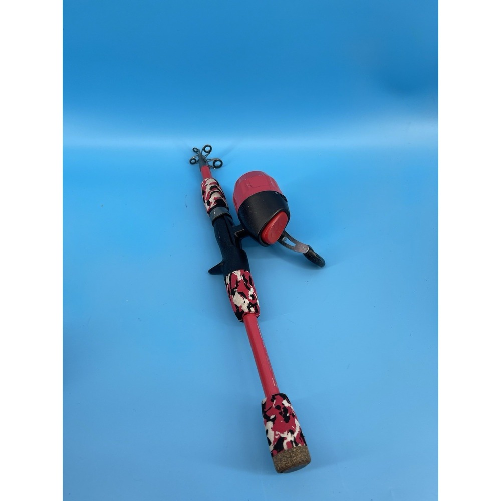 Kids 59" Fishing Rod Spincast Reel Combo Pink Red Camo Pre-Owned